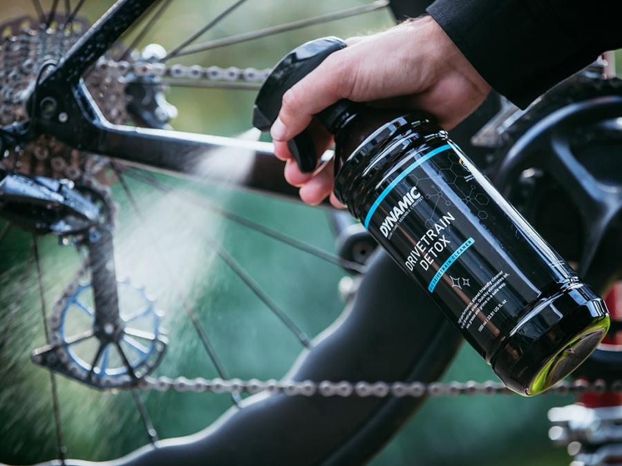 Eco-friendly Dynamic Bio Drivetrain Detox (1 Ltr), an essential product for maintaining a clean and efficient bike drivetrain.